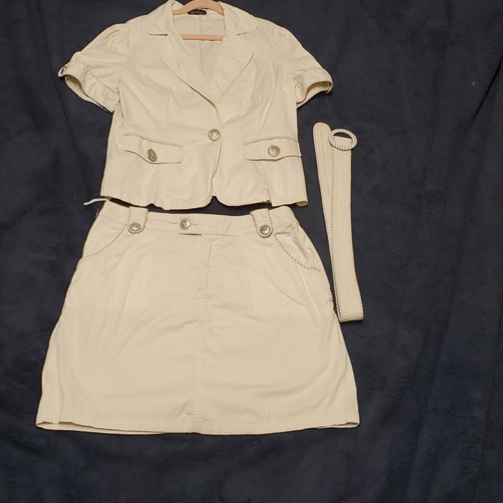 Skirt suit